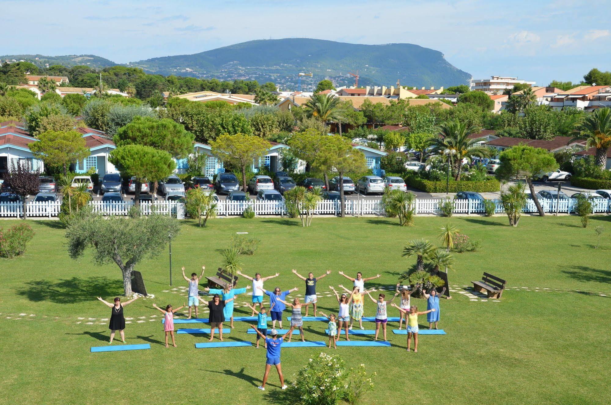 Villaggio Centro Vacanze De Angelis Numana Exterior foto